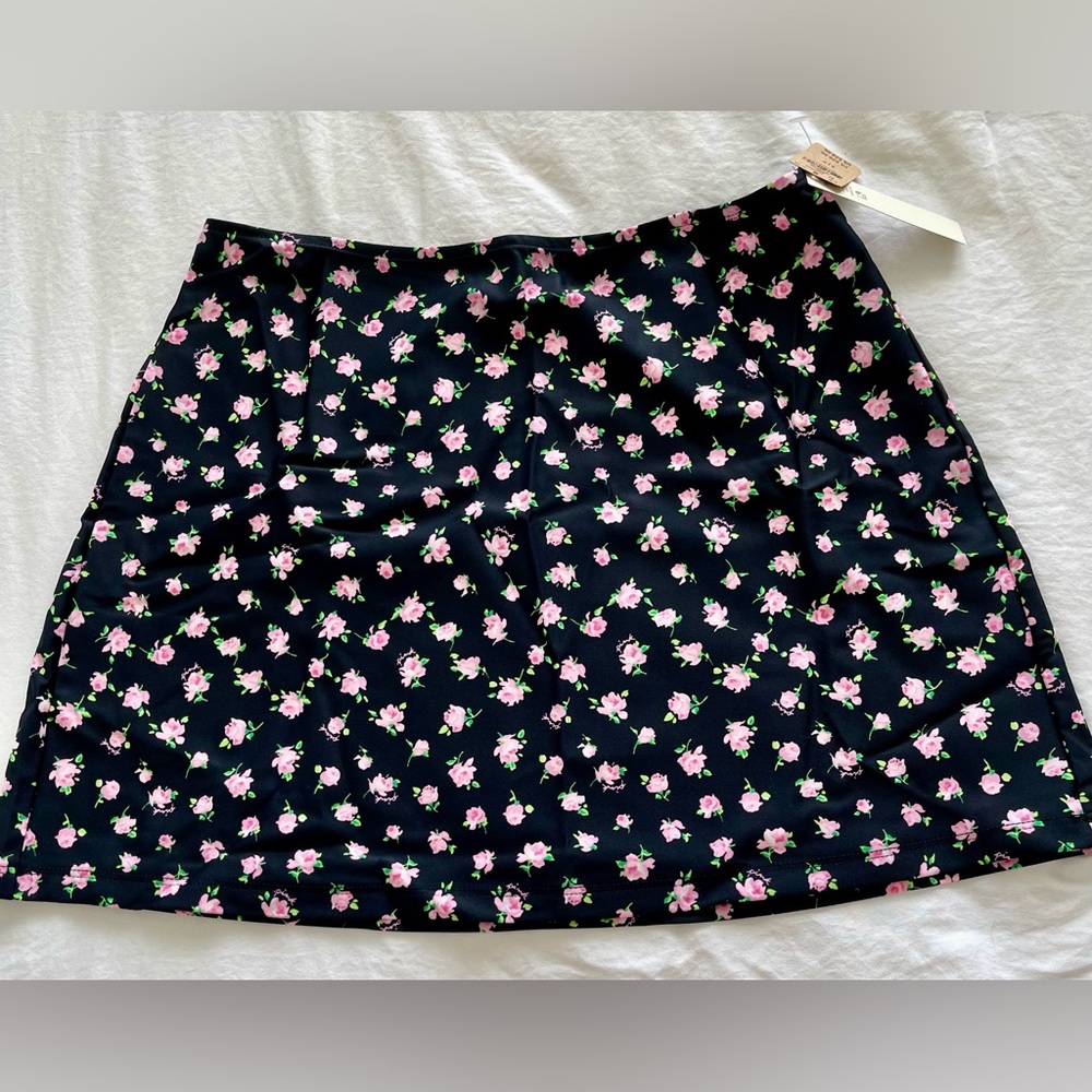 Cover-Up Mini Skirt 🖤🩷